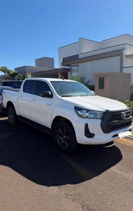 TOYOTA HILUX 2.8 D-4D TURBO DIESEL CD SR 4X4 AUTOMÁTICO